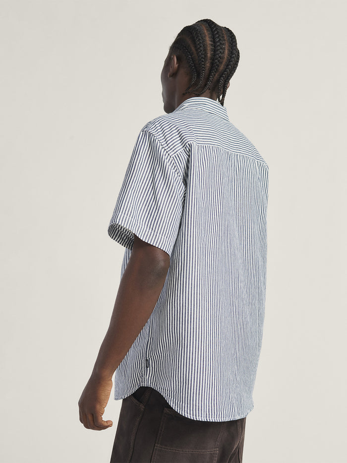 Camisa M/C Hombre Lawson Stripe Wove Gris Vans