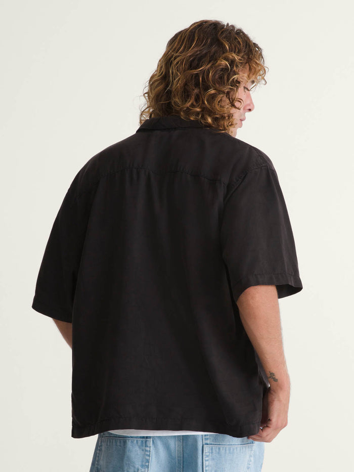 Camisa M/C Hombre Van Doren Tencel Che Negro Vans
