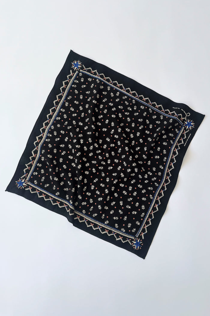 Daisies Bandana with Embroidery