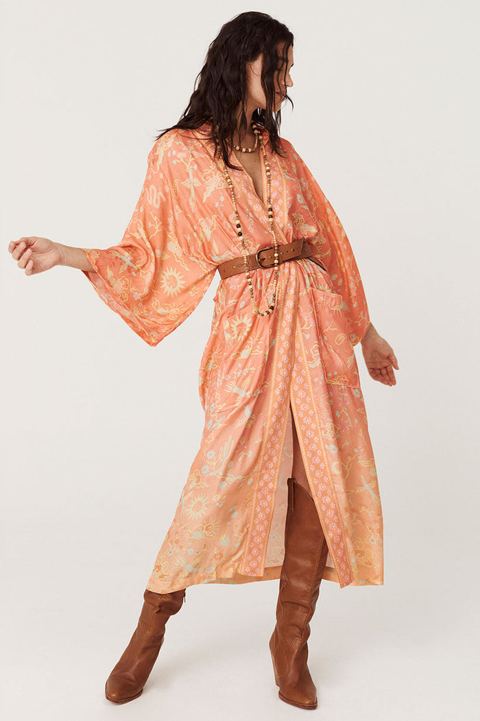 Spell-DesertBanditaMaxiRobe-Sunset-1034_6c86b2a2-e477-45dc-9f39-426e215dd789.jpg