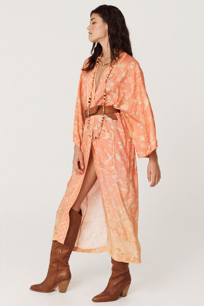Spell-DesertBanditaMaxiRobe-Sunset-1055_20a86f8b-a093-46bc-a6b3-b848201907cd.jpg