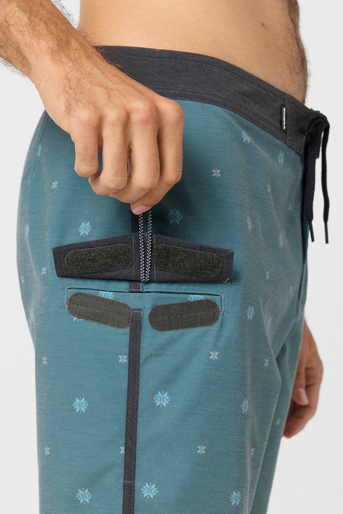 Lineup 17" Boardshorts - Balsam Green | O'Neill