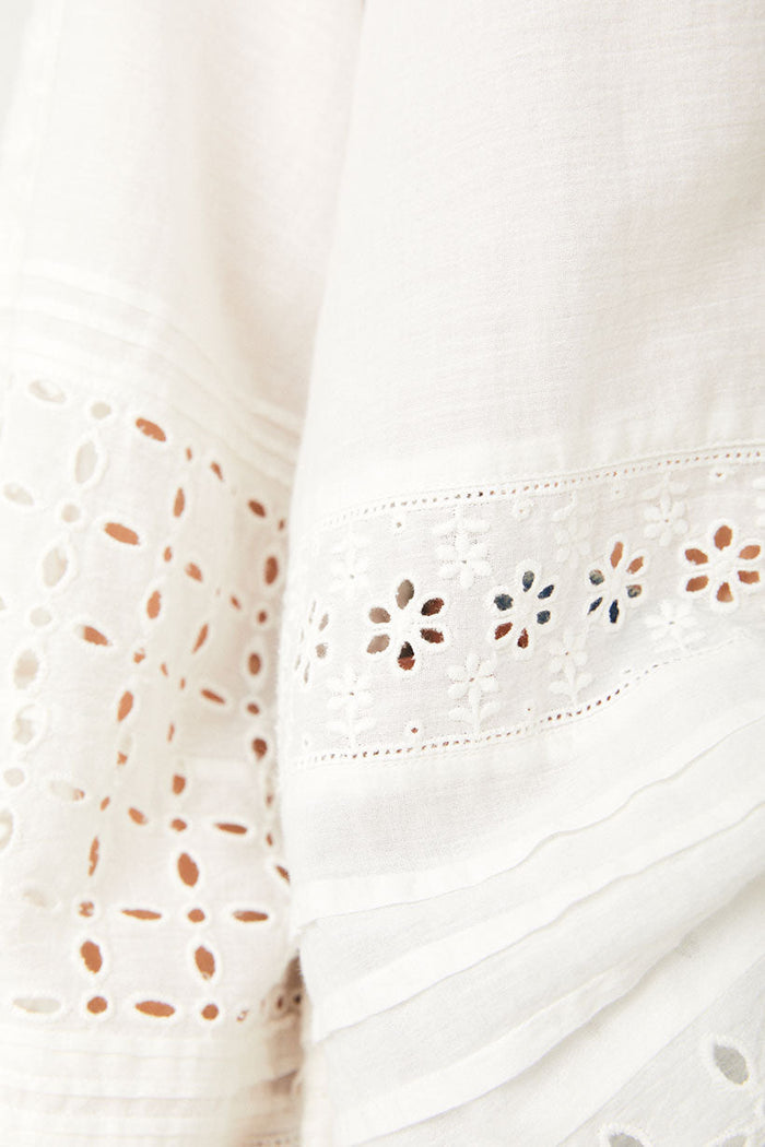 Spell-LoveInTheAfternoon-Blouse-Daisy-1044_c8142114-8215-430e-bfff-8ee933285bdb.jpg
