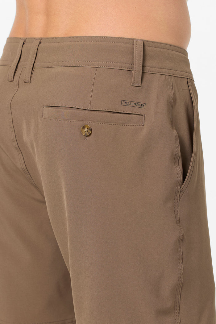 Reserve Solid 17" Hybrid Shorts - Chocolate Chip | O'Neill