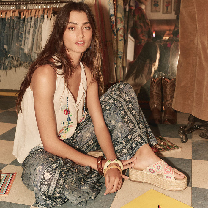Spell-SunshineBandit-WideLegPant-Chambray-SQUARE_237fb600-e969-480d-936b-1d47170ae213.jpg