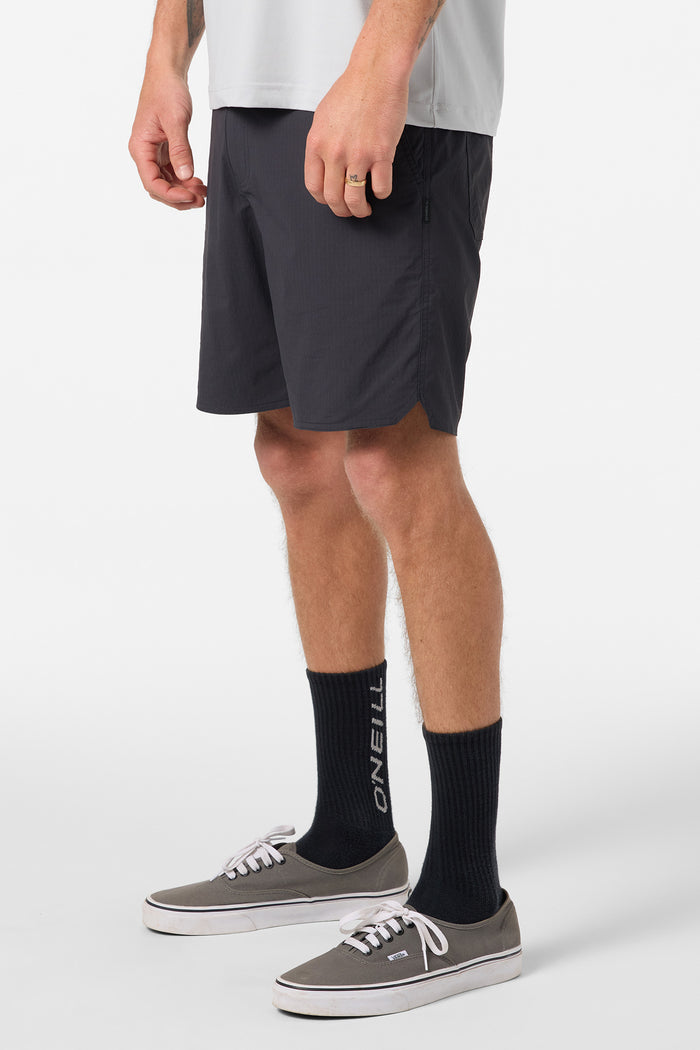 TRVLR Halfback 18" Hybrid Shorts - Phantom | O'Neill