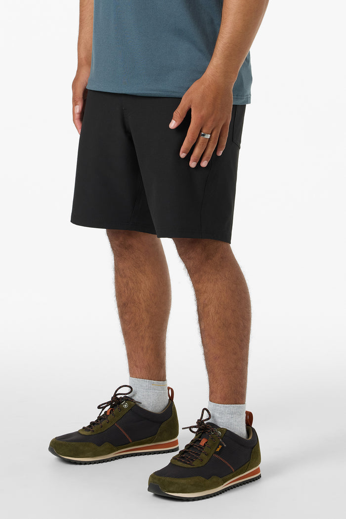 TRVLR Recon 18" Hybrid Shorts - Black | O'Neill