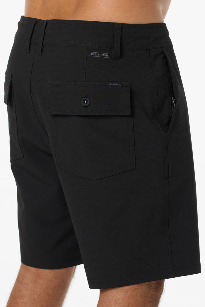 TRVLR Recon 18" Hybrid Shorts - Black | O'Neill