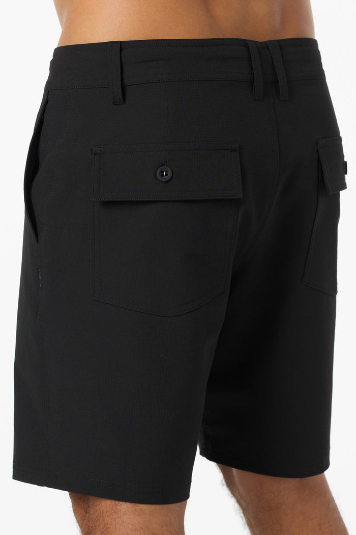 TRVLR Recon 18" Hybrid Shorts - Black | O'Neill