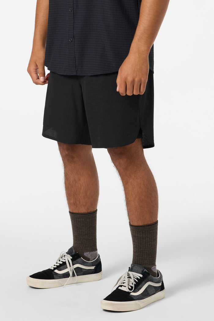 TRVLR Tech Lined 17" Hybrid Shorts - Black | O'Neill
