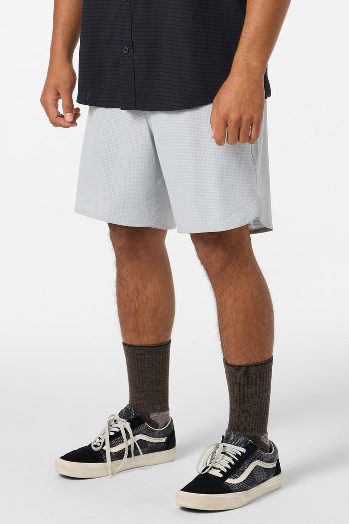 TRVLR Tech Lined 17" Hybrid Shorts - High-Rise | O'Neill