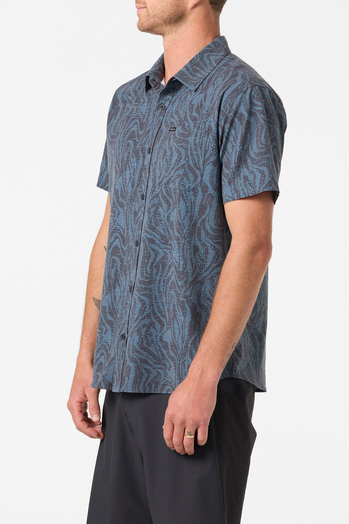 TRVLR UPF Traverse Standard Fit Shirt - Dark Shadow | O'Neill
