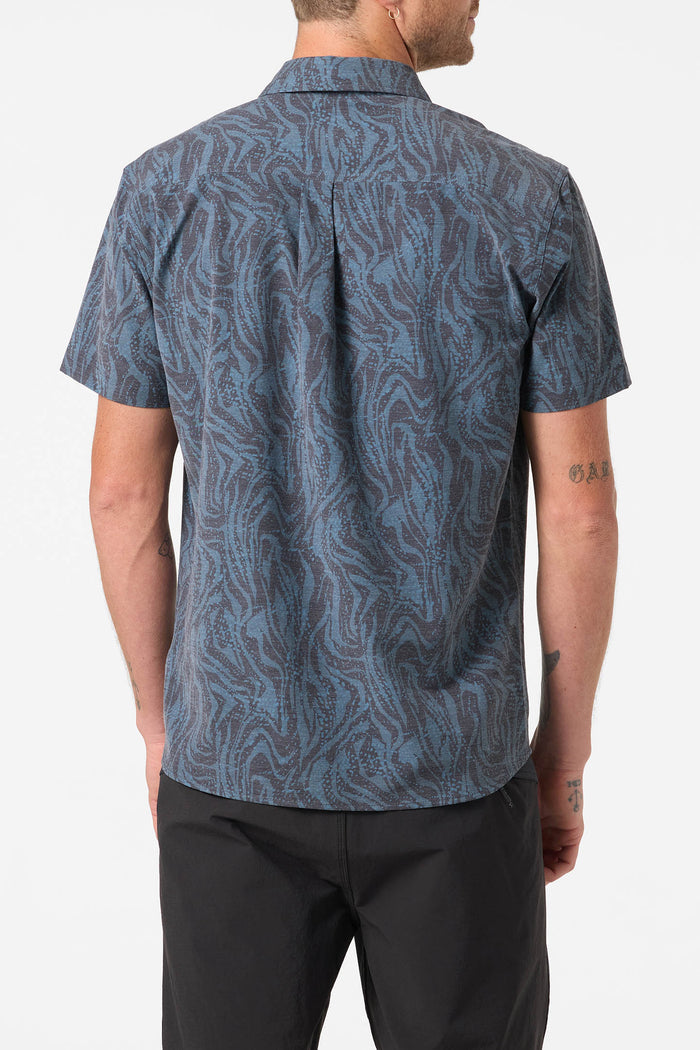 TRVLR UPF Traverse Standard Fit Shirt - Dark Shadow | O'Neill