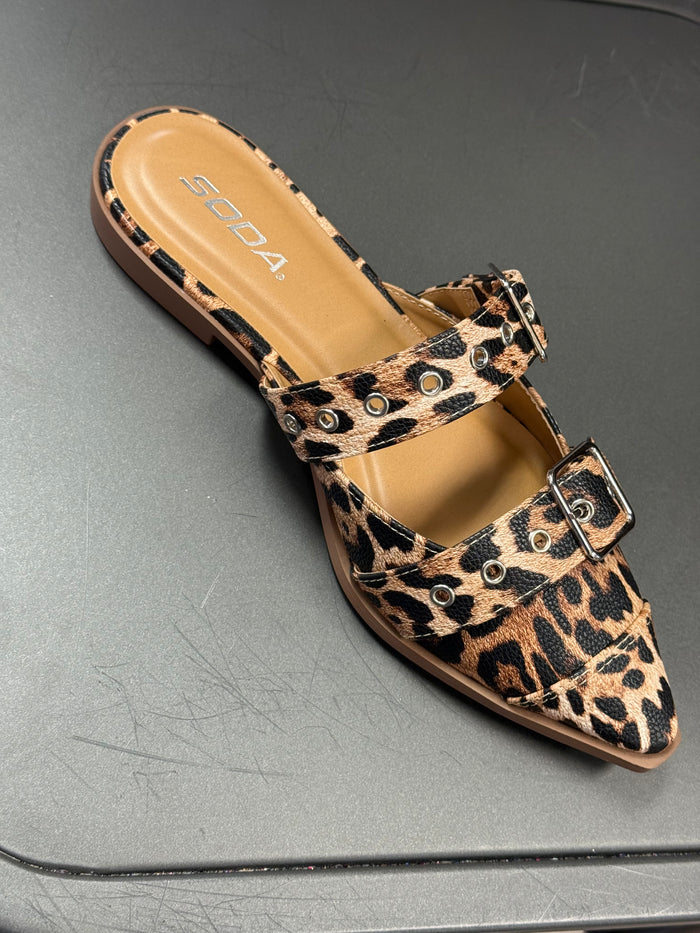 Usual Leo Flat